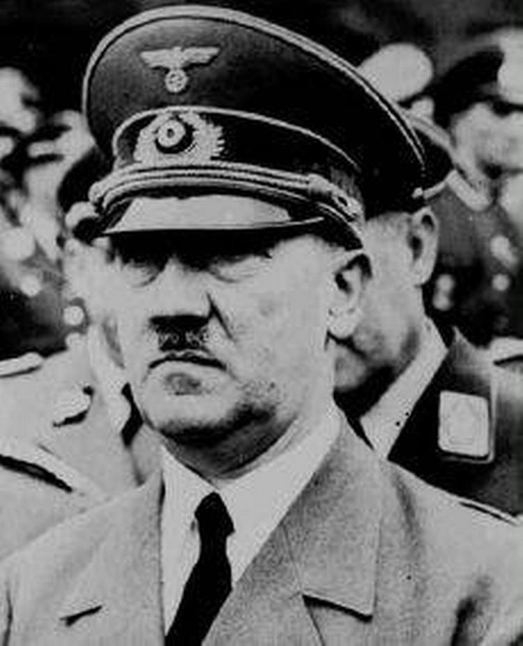 En indisk restauratør har vakt bestyrtelse ved at opkalde en restaurant efter Adolf Hitler og udsmykke stedet med hagekors. - Arkivfoto: AP 