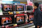 Præsident Bushs tale på skærmene i en japansk discount-kæde i Tokyo. 