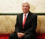 Bare kom an! Christopher Dodd er klar til at tage kampen op mod Hillary Clinton og Barack Obama om at blive Demokraternes præsidentkandidat. 