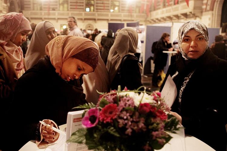 Velbesøgt. Ledige er strømmet til efterårets jobbørser. Nu får de unge også chancen. 