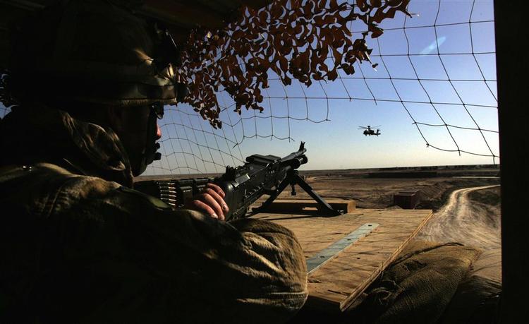 En britisk soldat fra Camp Bastion, der også huser størstedelen af den danske styrke på 390 soldater. 