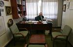 Raleb Majadele i sit kontor i Knesset. 