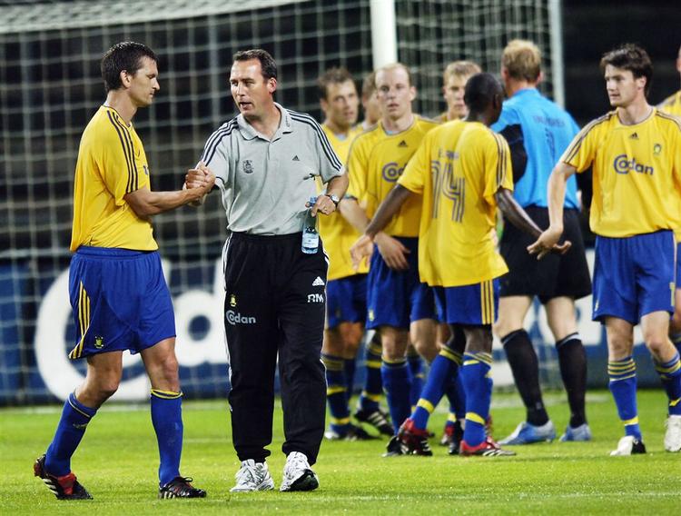 Per Nielsen(tv.) som Brøndbys tidligere træner René Meulensteen( i midten)gerne ville af med. 