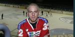 Rødovres Luke Sellars,med en fortid i NHL, burde spille ishockey i stedet for at slås, mener Esbjergs kaptajn. 