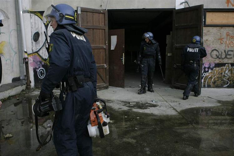 Politiet rykkede ind i det besatte hus klokken 9.30. 