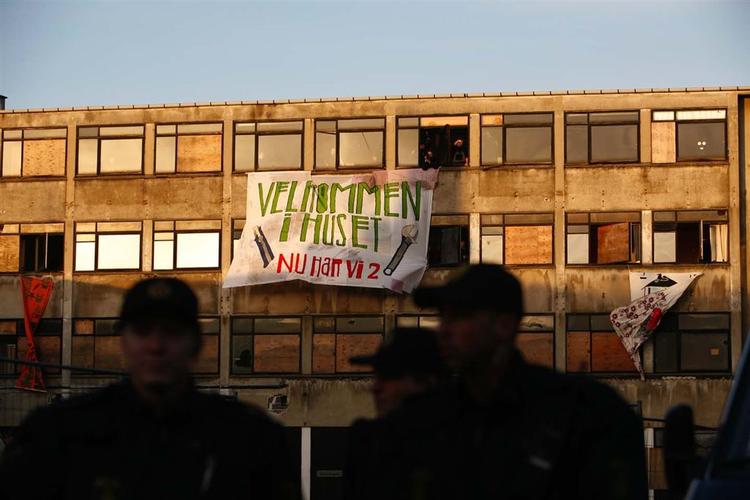 Ejeren af besat hus vil indrette boliger i bygningen. 