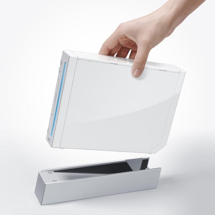 Wii er fuldkommen stille og gør alt for at tage sig så diskret, ydmyg og neutral ud som muligt. 