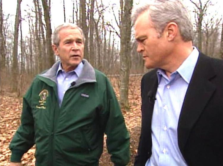 Præsident Bush i selskab med CBS-journalisten Scott Pelley på sommerresidensen Camp David. 