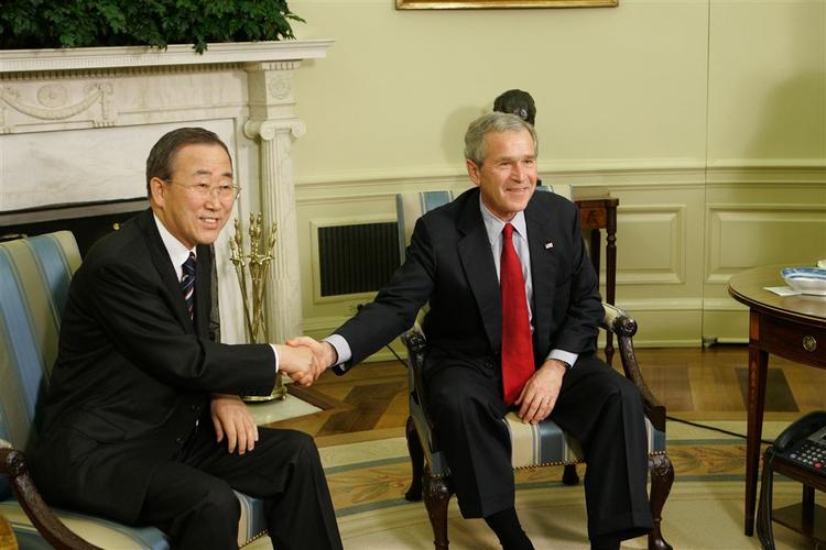 FN's nye generalsekretær Ban Ki-Moon og USA's præsident George Bush mødtes for første gang og formulerede bl.a. de store udfordringer for det internationale samfund. 