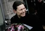 Annemette Hommel var lykkelig, da hun i landsretten blev frikendt for anklagen om at have mishandlet irakiske fanger. Nu vil hun have erstatning for uretmæssig fyring. 