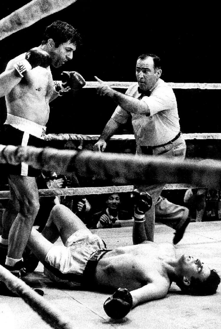 Robert de Niro slår på tæven i en film, hvor han hedderJake La Motta. Men hvad hedder filmen? 