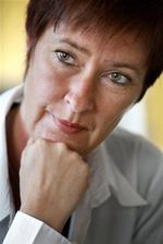 Trods overbrugte kontokort og glemte girokort kan Mona Sahlin nu kalde sig partileder og statsministerkandidat. 