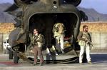 NATO's Isaf-styrke skal gradvist overetage ansvaret i Afghanistan. Derfor må flere land spæde til, mener forsvarsminister Søren Gade (V). 