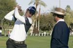 Den førende englænder Justin Rose giver gode råd til skuespilleren Andy Garcia under Bob Hope Classic. 