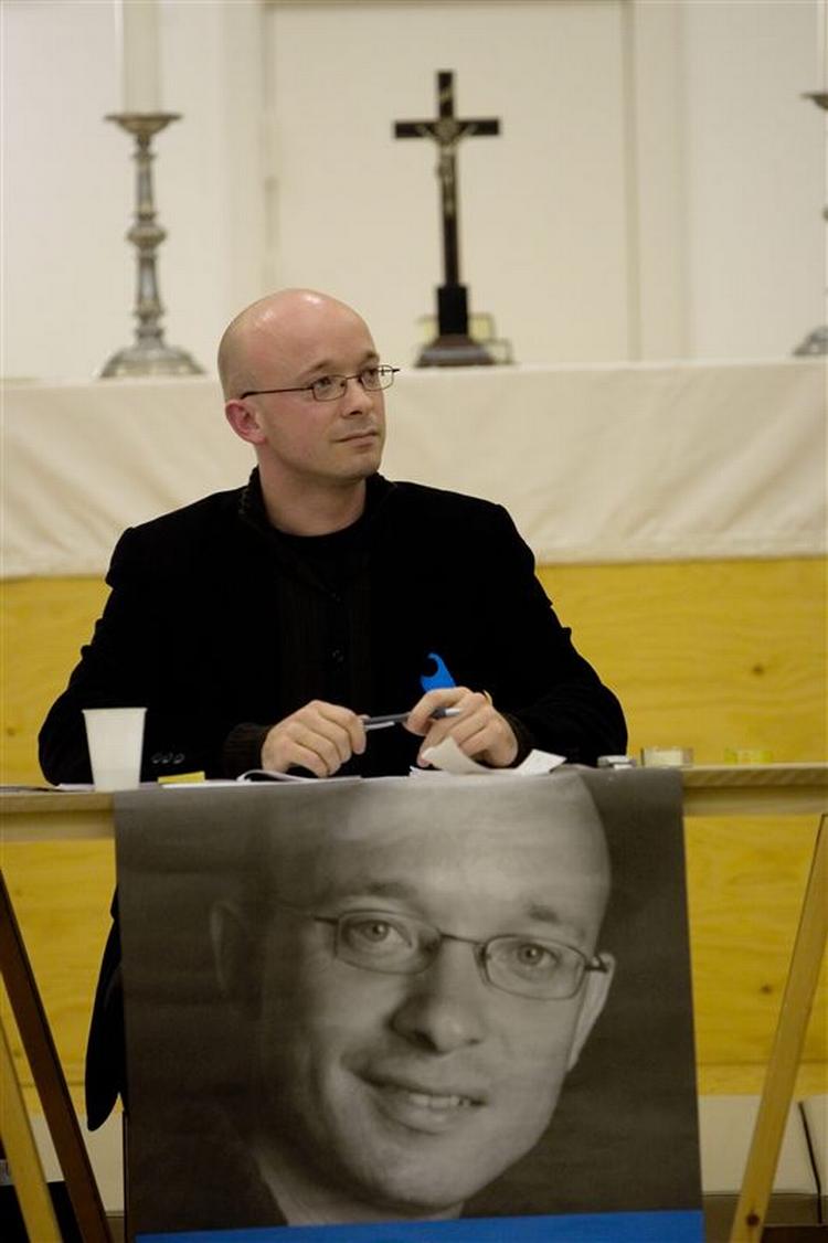 Den radikale Lars Østergaard mener, at det var påkrævet at udstille modstanden mod Naser Khader ved et nyligt opstillingsmøde, hvor der ellers ikke var nogen modkandidat. 