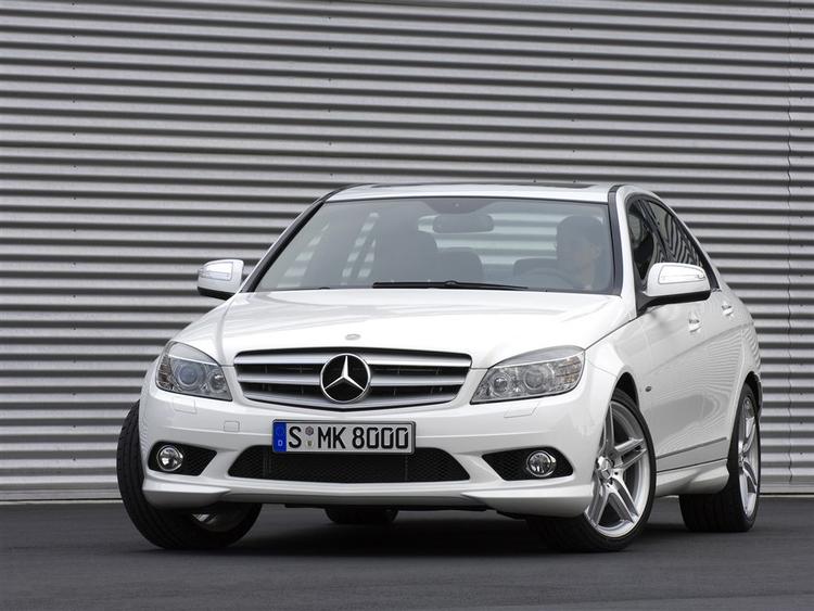 Den nye Mercedes C-klasse - her i udgaven med den store stjerne i kølergrillen. 