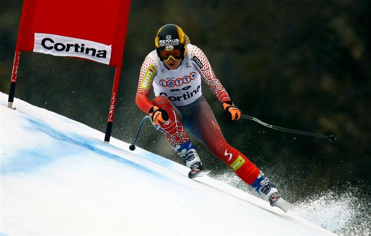 Østrigske Renate Götschl på vej mod sejr i Cortina d'Ampezzo. 