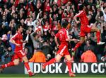 Liverpool's Jermaine Pennant jubler over sit mål til 2-0 sammen med holdkammeraterne Jamie Carragher og Xabi Alonso. 