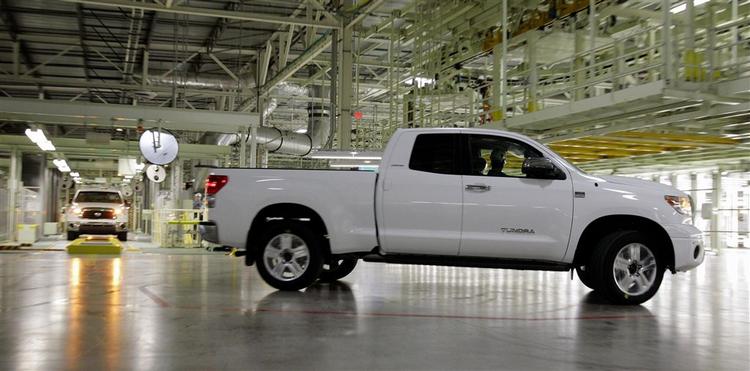 En Toyota Tundra er klar til at rulle ud fra fabrikken i Texas, USA, hvor den bliver bygget. En del af bilerne har problemer med styretøjet. 