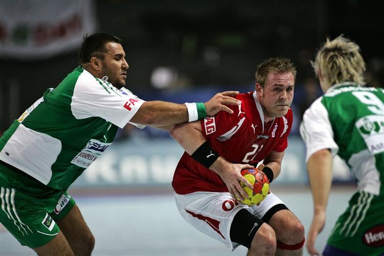 Danmarks Joachim Boldsen og Ungarns Gyula Gál i nærkamp. 