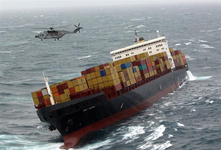 Containerskibet Napoli er begyndt at lække olie. Men ikke i alvorligt miljøskadende mængder. 