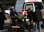 Ambulancerne fik travlt i Bagdad, hvor to bilbomber krævede over 100 ofre. 