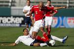 Simon Busk Poulsen og resten af ligalandsholdet tabte i lørdags med 3-1 til USA. I nat skal de prøve kræfter med El Salvador, som ligger 133 pladser længere nede på verdensranglisten end Danmark. 