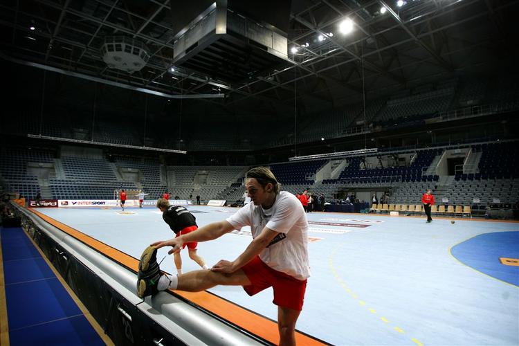 Store SAP Arena i Mannheim. Her varmer Claus Møller Jakobsen op. 