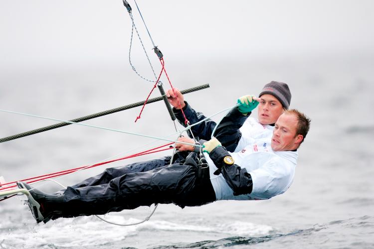 Peter (bagest) og Søren Hansen er som nummer seks bedste danske mandskab i 49'er-feltet. 