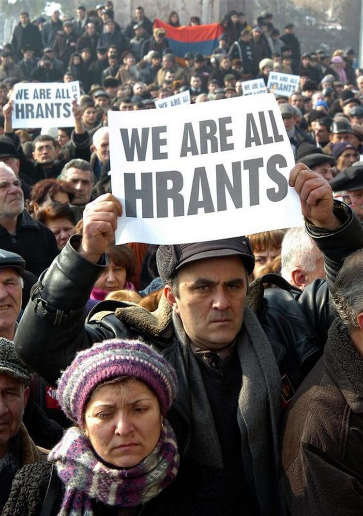 Demonstranter mindes redaktør Hrant Dink i Armeniens hovedstad Yerevan i går. 