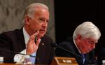 Senator Joseph Biden, formand for senatets 'komité for udenlandske relationer' siger, at komitéen vil redde præsident Bush fra at lave en kæmpe fejl. 