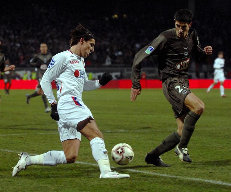 Tjekken Milan Baros (t.v.) fik debut for Lyon, men formåede ikke at score. 