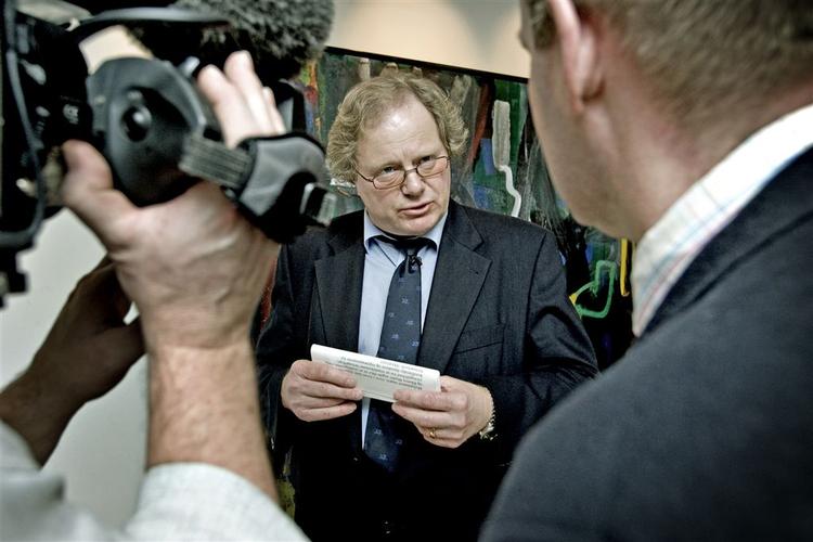 Jyllands-Postens chefredaktør mener, at DR's dokumentarfilm 'Den hemmelige krig' er kampagnejournalistik mod regeringen. Derfor er Anders Fogh Rasmussen (V) i sin gode ret til at svare igen. 