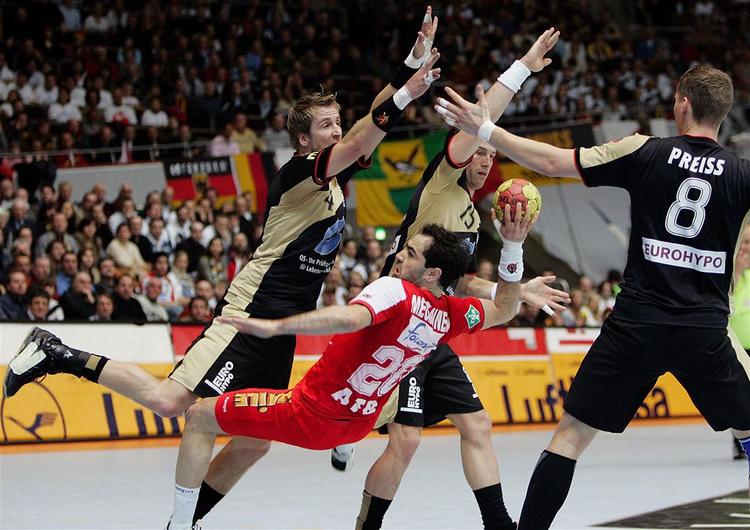 Solid tysk blok under kampen mod Tunesien. 