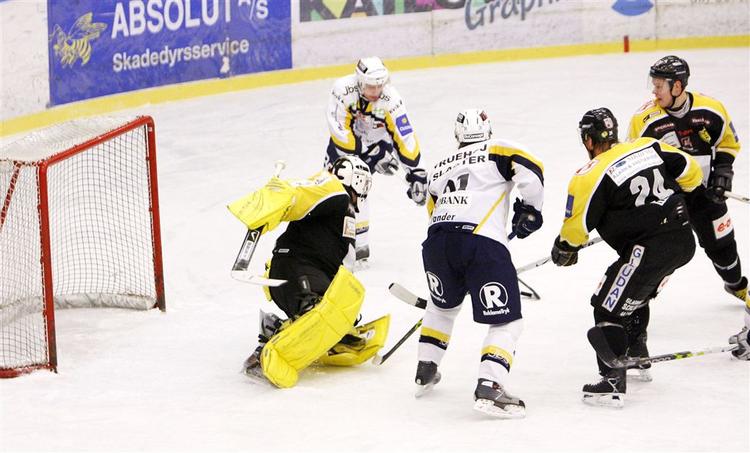 Herlevs Topi Lehtonen(nr. 24) har udnyttet muligheden for at afslutte sæsonen i en anden klub. Den svenske back fortsætter i Örebro i den svenske 1. division. 