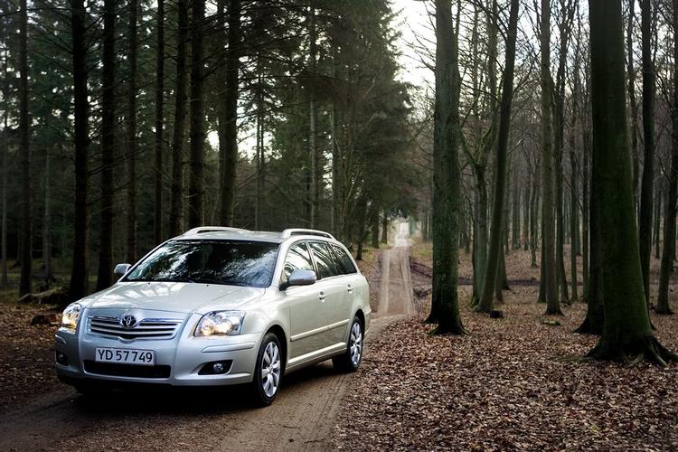 Toyota Avensis topper nybilssalget i Danmark 2006. 