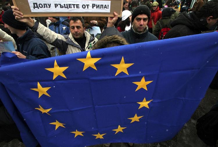 Den spanske udenrigsminister, Miguel Ángel Moratinos, mener at EU's kuldsejlede forfatningstraktat er 'et fantastisk dokument'. 