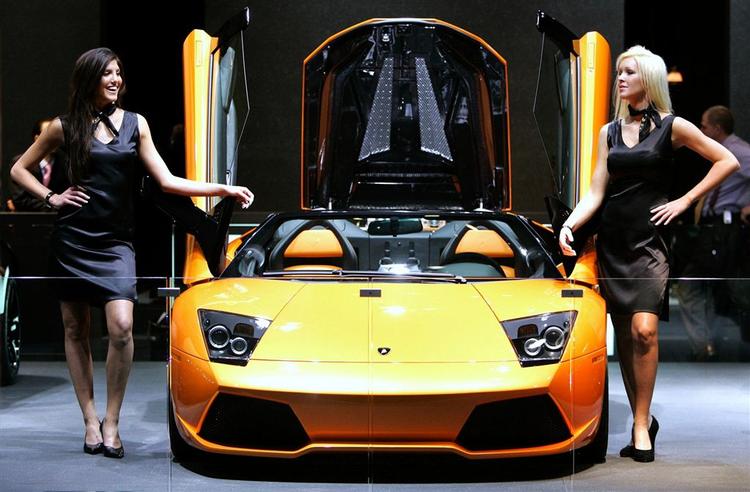 Sådan en gul lamborghini kan fra i dag ikke længere eksporteres fra USA til Nordkorea. USA indfører sanktioner på luksusvarer. 