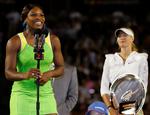 Amerikanske Serena Williams leverer sin sejrstale efter den klare finalesejr i Australian Open over russiske Maria Sharapova. 