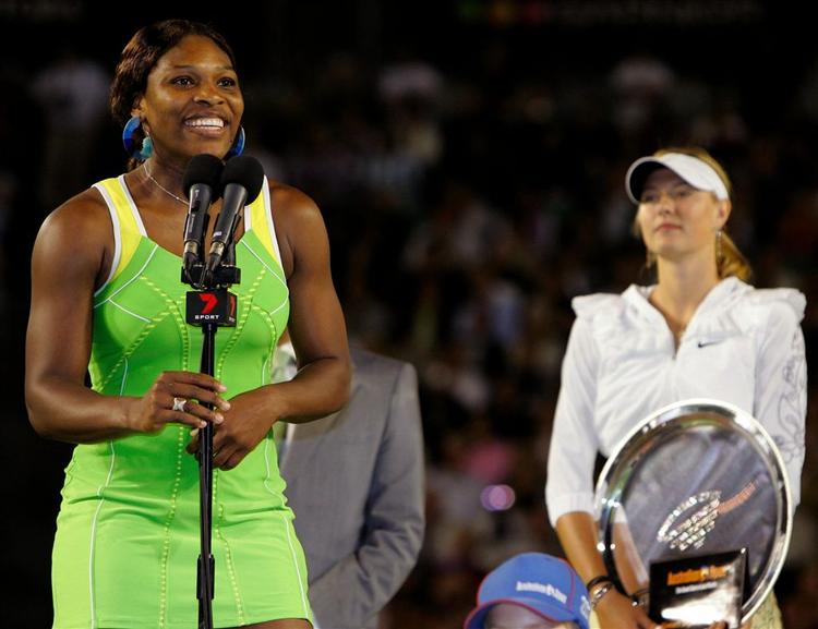 Amerikanske Serena Williams leverer sin sejrstale efter den klare finalesejr i Australian Open over russiske Maria Sharapova. 