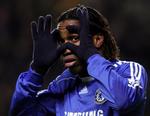 Se mig nu. Didier Drogba kritiserer holdkammeraten Andriy Shevchenko for kun at have blik for sine egne muligheder. 