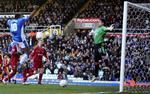 Readings målmand Adam Federici gør sig bred for at redde et forsøg fra Birminghams Cameron Jerome. 