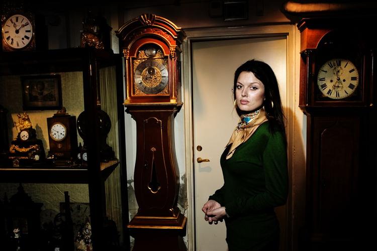 Sara Henriksen er urmager og regnskabschef i den butik, hvor en urmager skød efter tre røvere. 