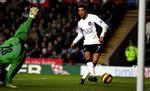 Manchester United's portugisiske midtbanespiller Cristiano Ronaldo, der her scorer i en tidligere kamp mod Aston Villa, skal ikke til Real Madrid, siger den britiske storklubs direktør. 