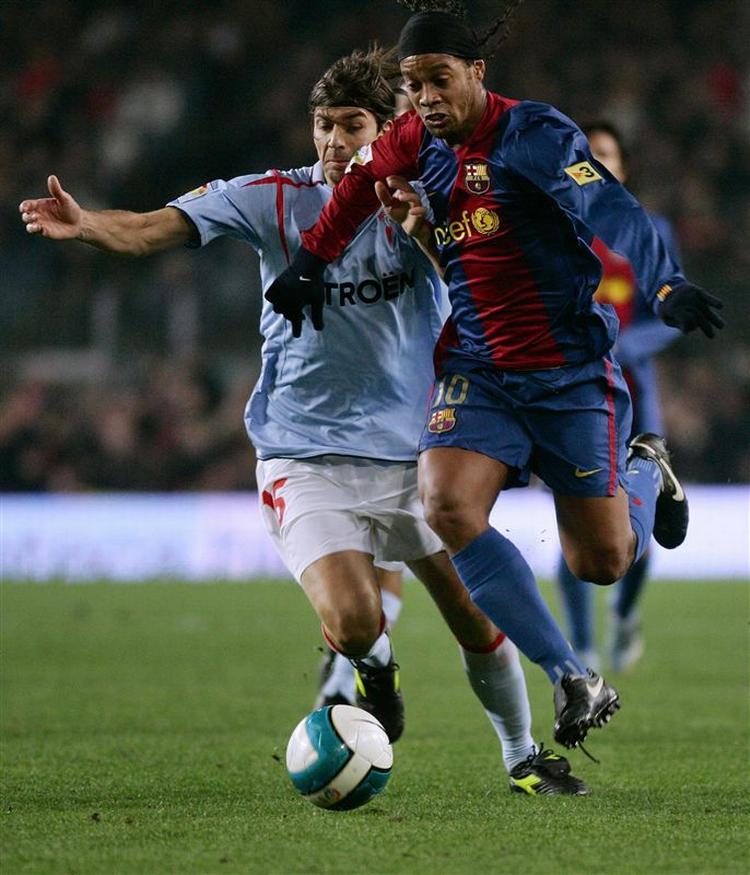 Ronaldinho fik en smule oprejsning for den seneste tids dårlige form i Barcelonas sejr mod Celta Vigo. 