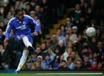 Didier Drogba var på pletten i Chelseas sikre 3-0-sejr over Nottingham søndag eftermiddag. I FA Cuppens 1/8-finaler venter nu Blackpool eller Norwich - og en drømmen om en finale mod Manchester United eller Arsenal lever fortsat. 