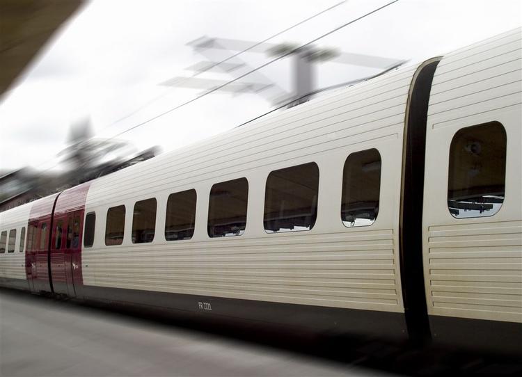 Fra 2008 vil DSB tilbyde trådløst internet på den populære rute mellem København og Århus. 