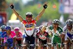 Det bliver måske ikke længere muligt at se feltet i Tour de France suse gennem de franske landskaber på dansk tv - med mindre man betaler ekstra for en ny sportskanal. 