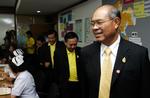Thailands sundhedsminister Mongkol Na Songkhla tillader kopimedicin. 