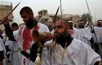 Ashura-højtiden markeres især i Kerbala, hvor mange pilgrimme går i optog. Her er foreløbig ingen meldinger om vold. 